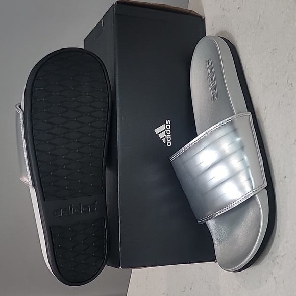 Adidas Adilette Comfort sandals. - Picture 4 of 4